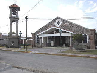 Frente de la parroquia